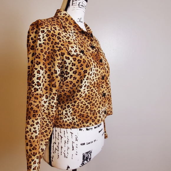 Maggie L | 🔥HOST PICK - Leopard Print Fully Lined Silk Cropped Jacket - Size 6p - Picture 2 of 12